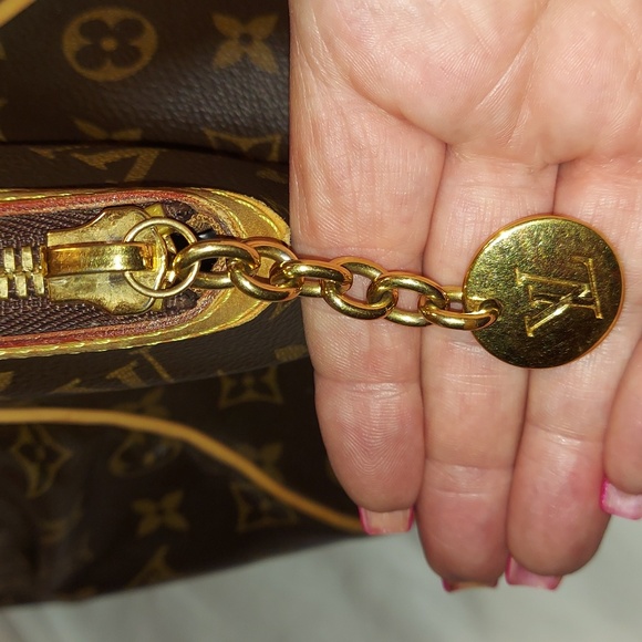 Authentic Louis Vuitton Tivoli GM Monogram Coated Canvas - Picture 8 of 16